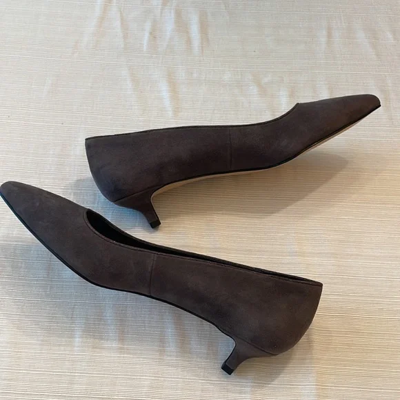 DONALD PLINER Suade Grey Pumps Size 9M - Picture 4 of 9